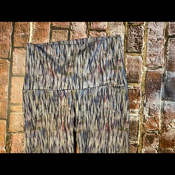 EUC Emily Hsu Pure Barre Women's Watercolor Leggings High Waist SZ M - Picture 5 of 10